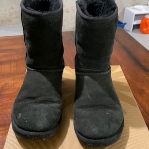 Ugg classic boots black size 6